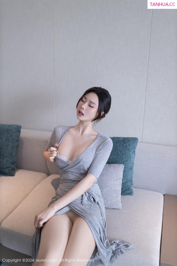逗逗DouDou  [XiuRen]高清写真图 2024.06.13 No.8699 小逗逗 丝袜美腿第2张图片